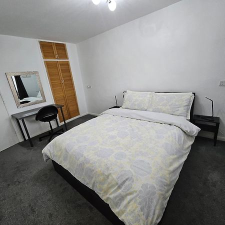 Entire Rental, Easy Reach To Etihad Stadium Манчестер Екстер'єр фото
