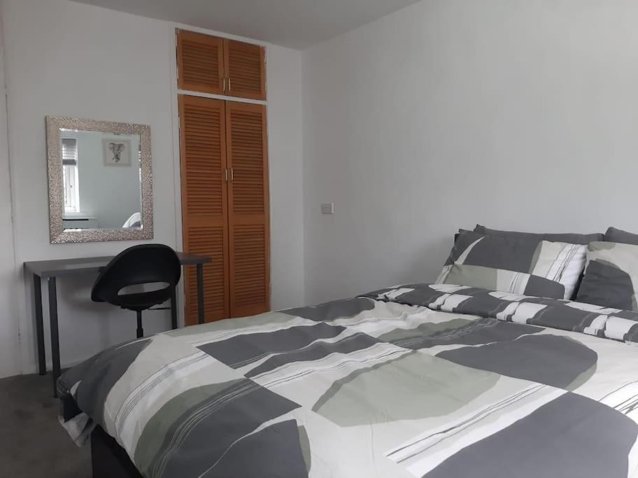 Entire Rental, Easy Reach To Etihad Stadium Манчестер Екстер'єр фото